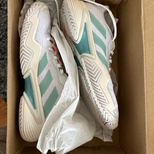 Adidas Barricade Tennis shoe